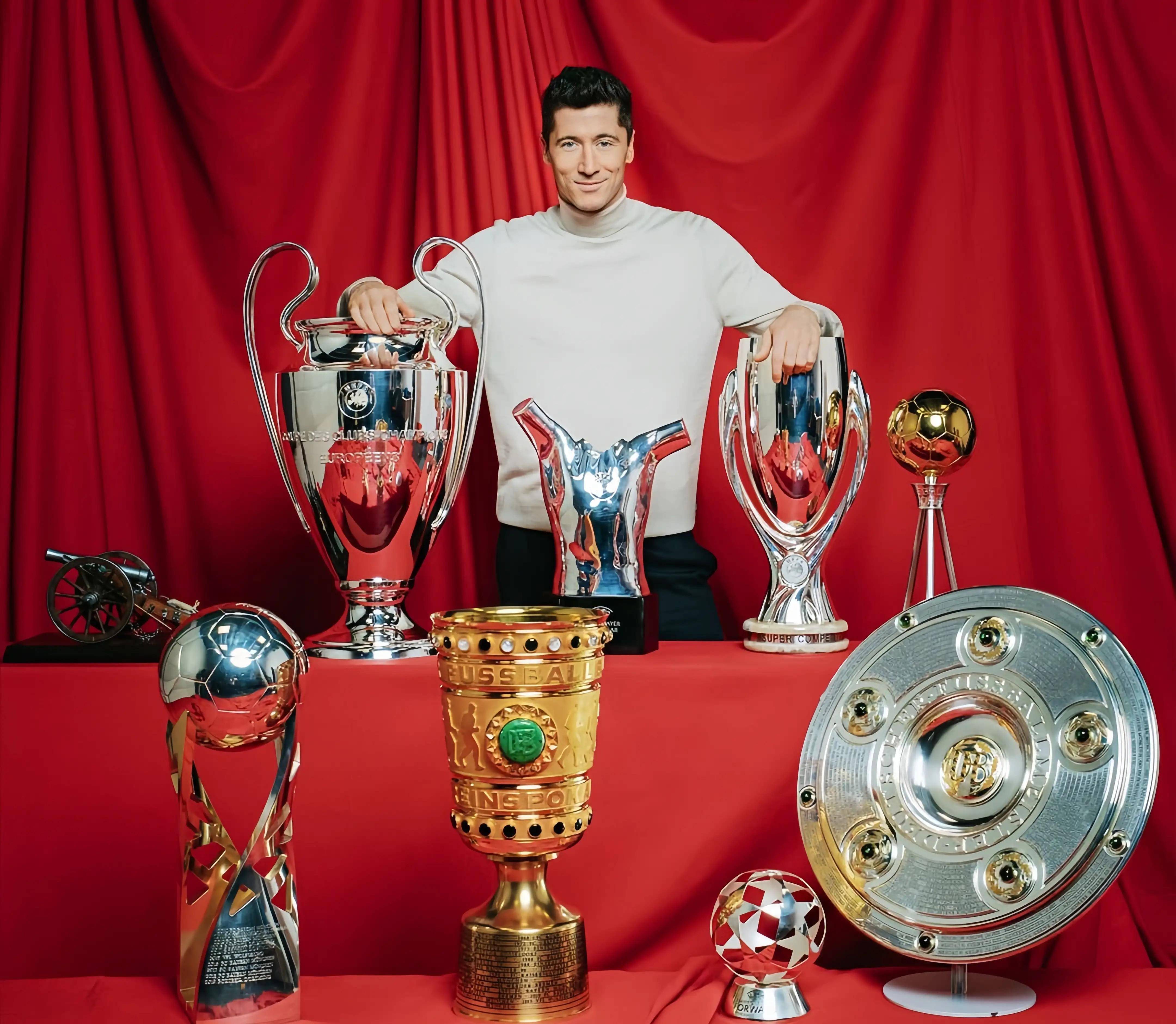 莱万多夫斯基官方宣布刷新纪录新规，RNG引发争议！