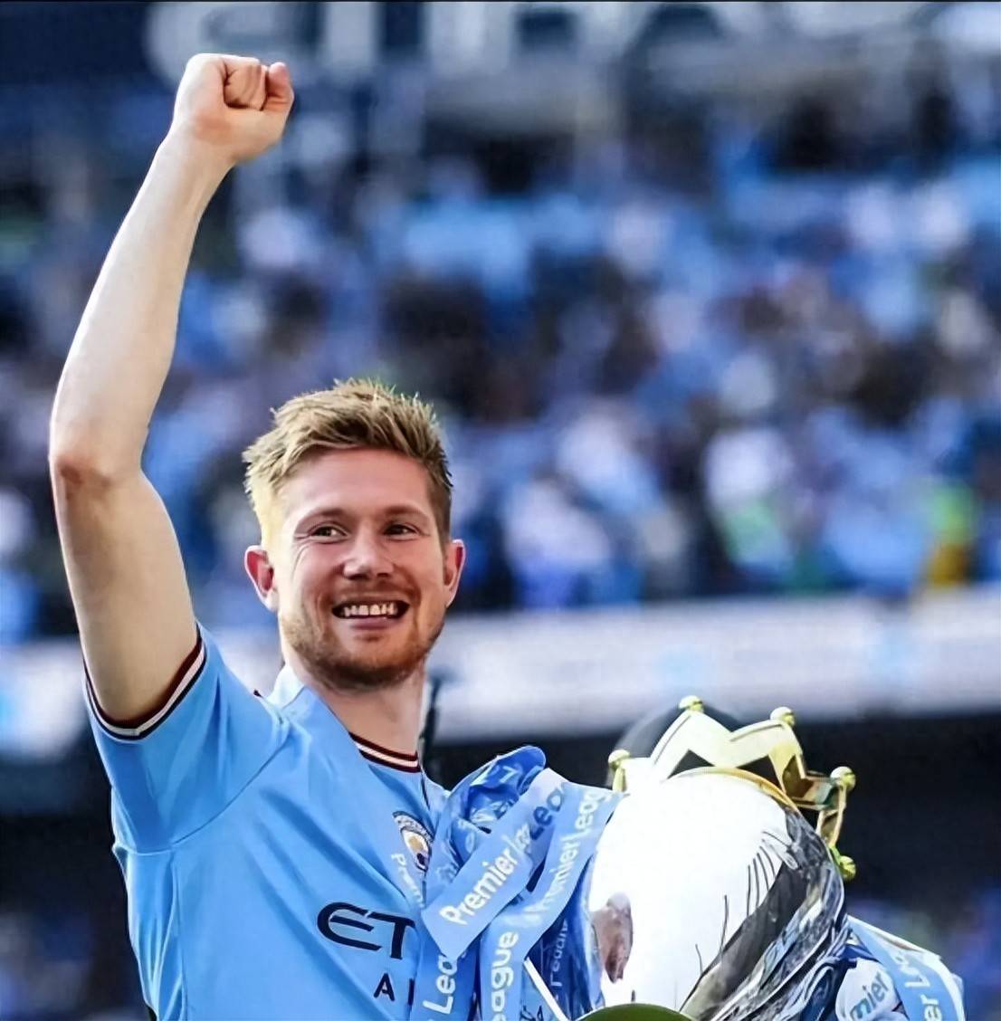 开云-日本队教练压力巨大！，德布劳内遭遇五持续失利观众掌声雷动-开云